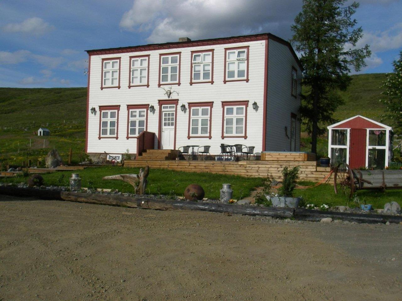 Guesthouse Storu-Laugar Лейґар Екстер'єр фото
