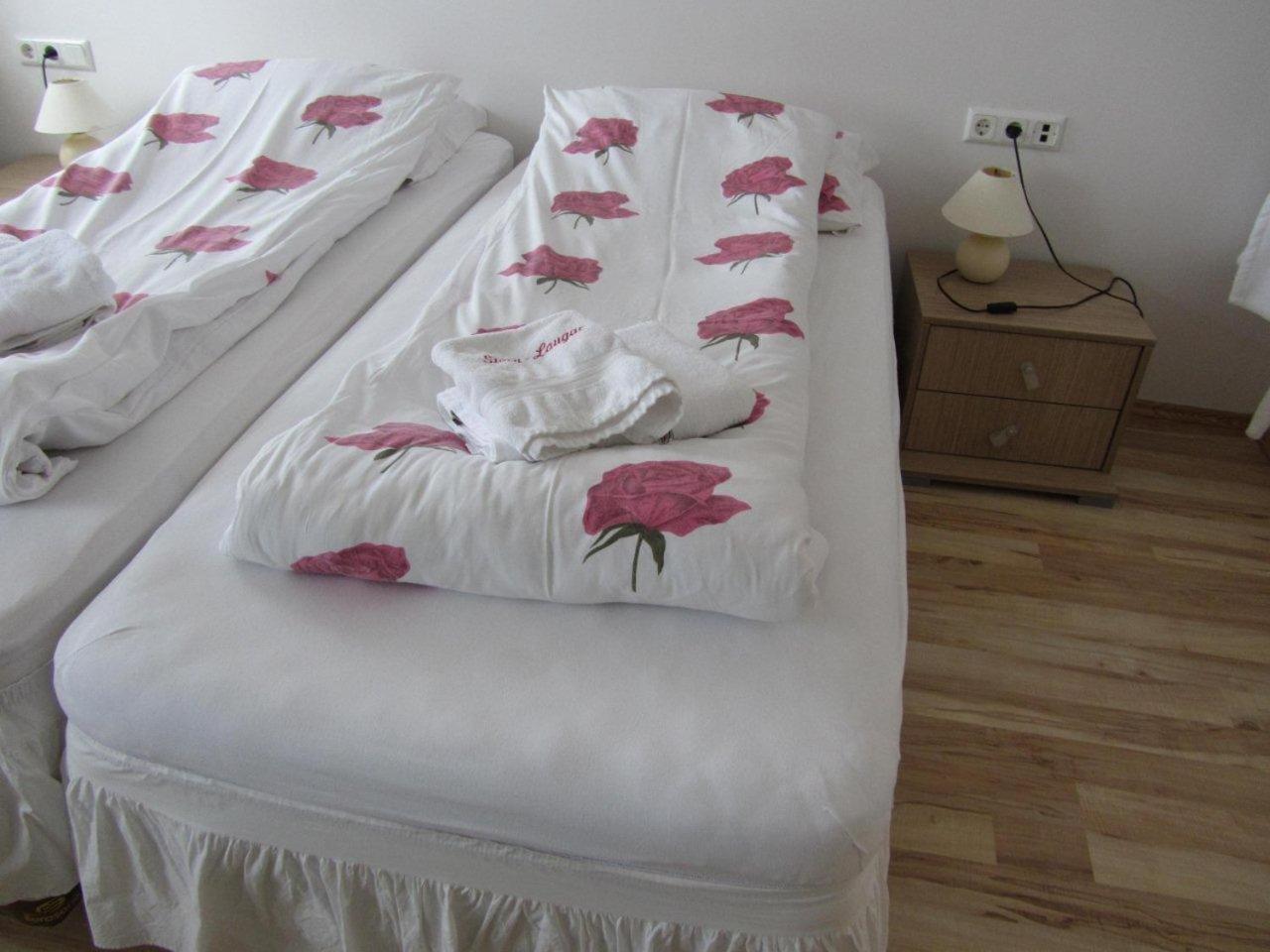 Guesthouse Storu-Laugar Лейґар Екстер'єр фото