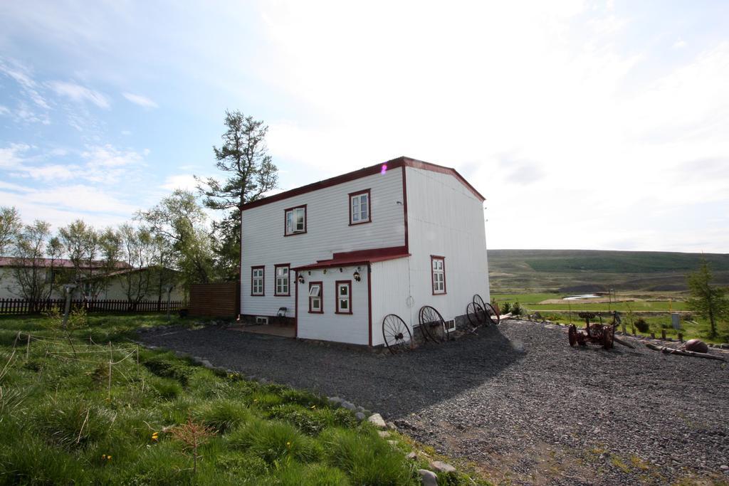 Guesthouse Storu-Laugar Лейґар Екстер'єр фото
