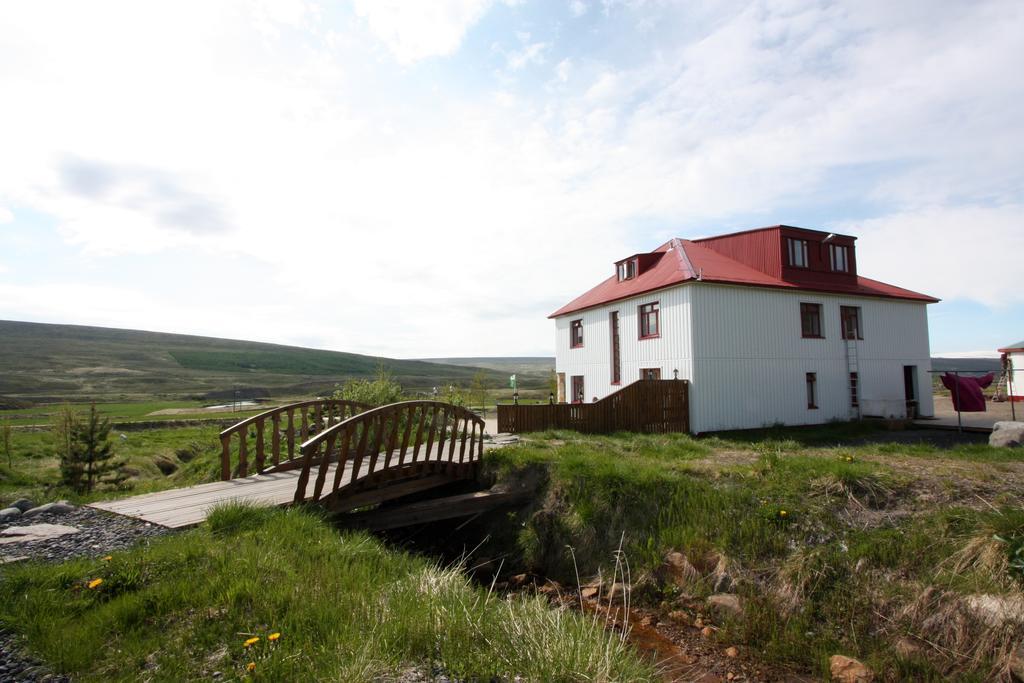 Guesthouse Storu-Laugar Лейґар Екстер'єр фото