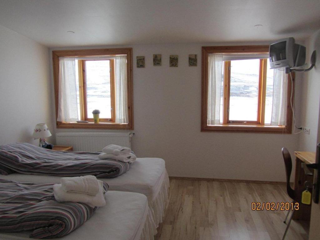 Guesthouse Storu-Laugar Лейґар Екстер'єр фото